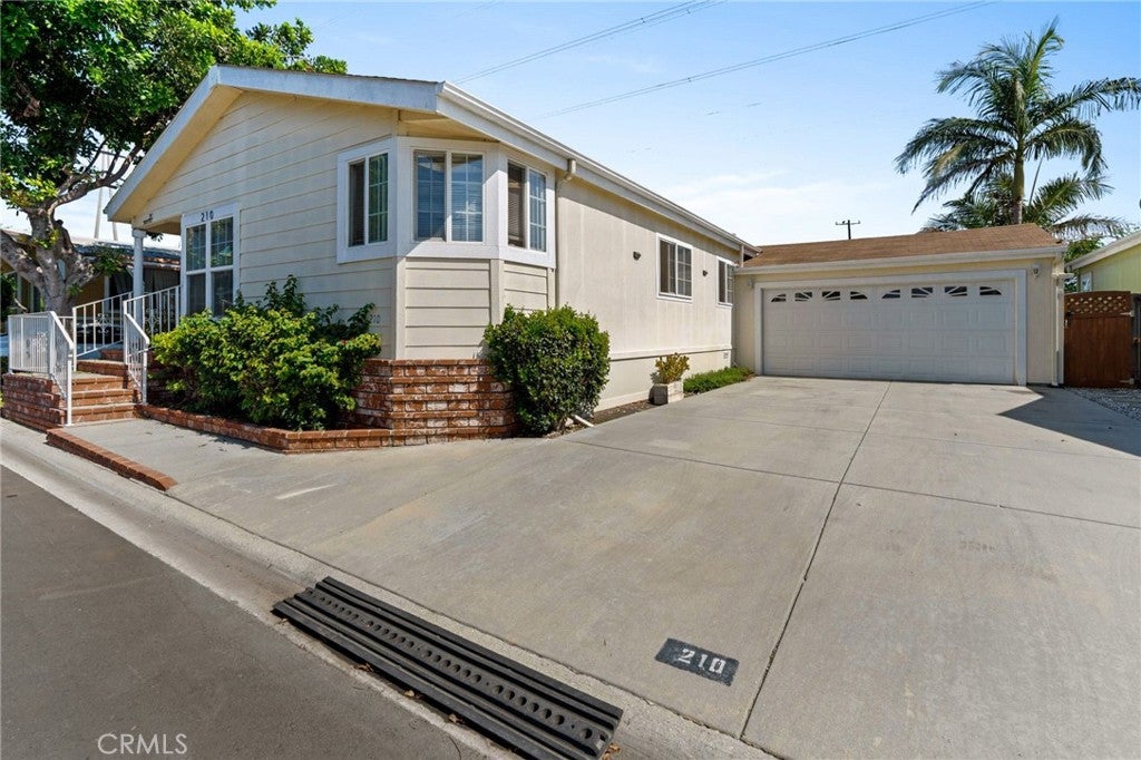 3595 Santa Fe Avenue 210