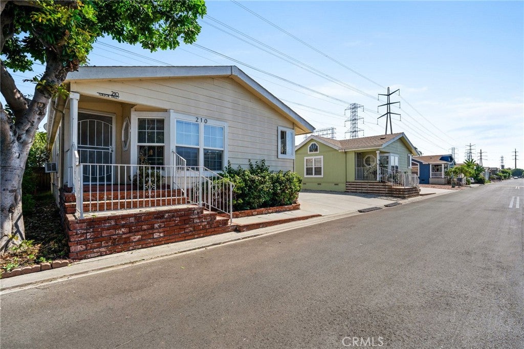 3595 Santa Fe Avenue 210