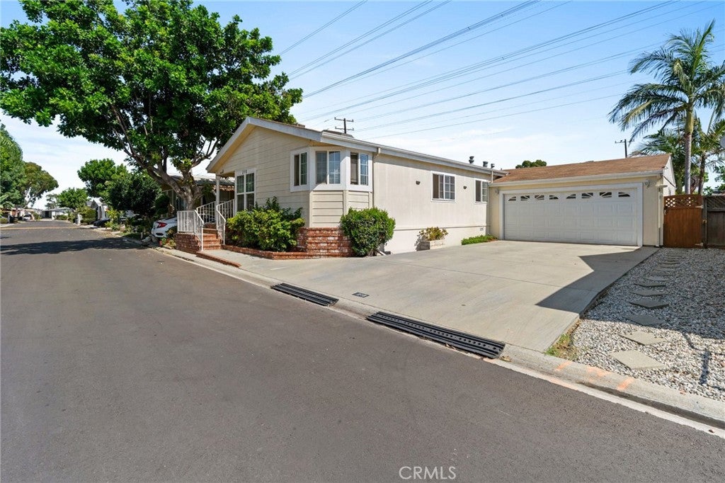 3595 Santa Fe Avenue 210