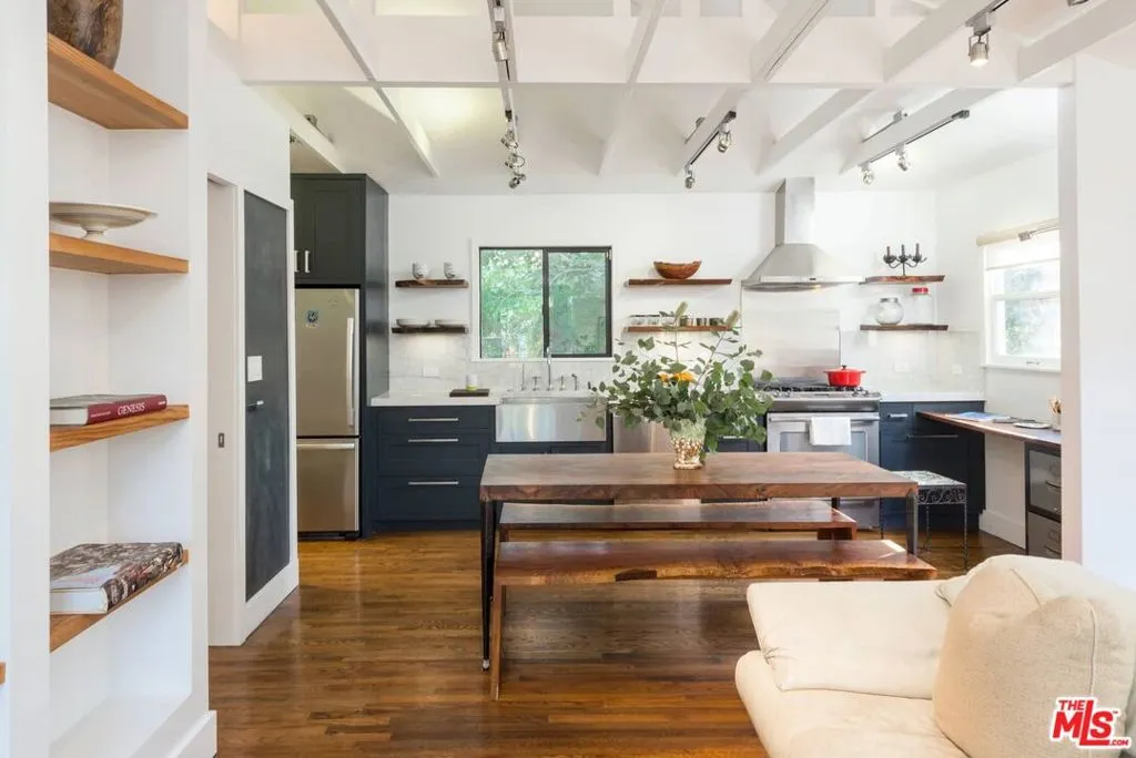 Venice, California 90291, United States, 1 Bedroom Bedrooms, ,1 BathroomBathrooms,Residential,Active,184361