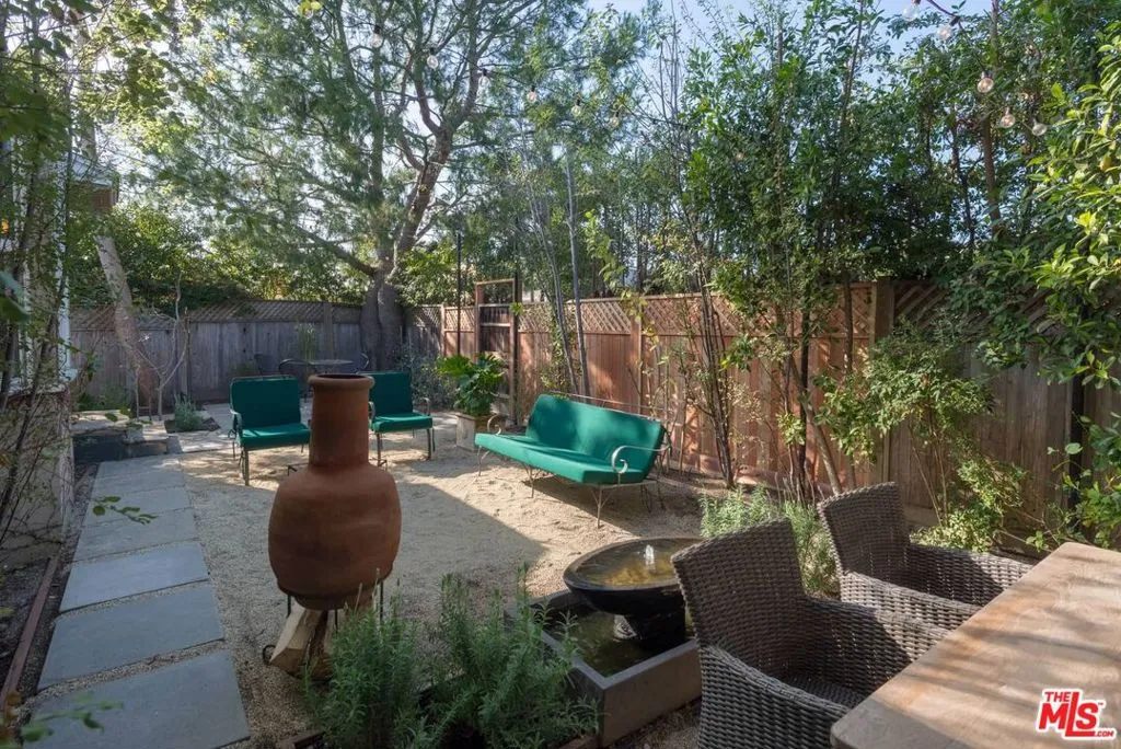 Venice, California 90291, United States, 1 Bedroom Bedrooms, ,1 BathroomBathrooms,Residential,Active,184361