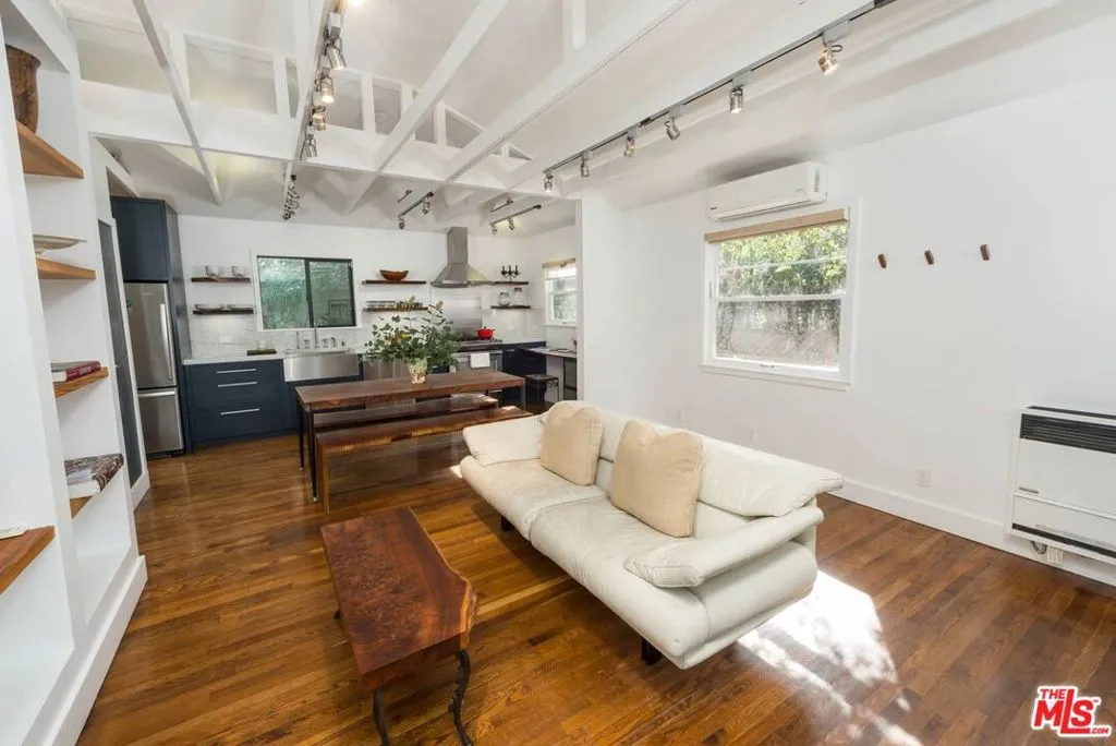 Venice, California 90291, United States, 1 Bedroom Bedrooms, ,1 BathroomBathrooms,Residential,Active,184361