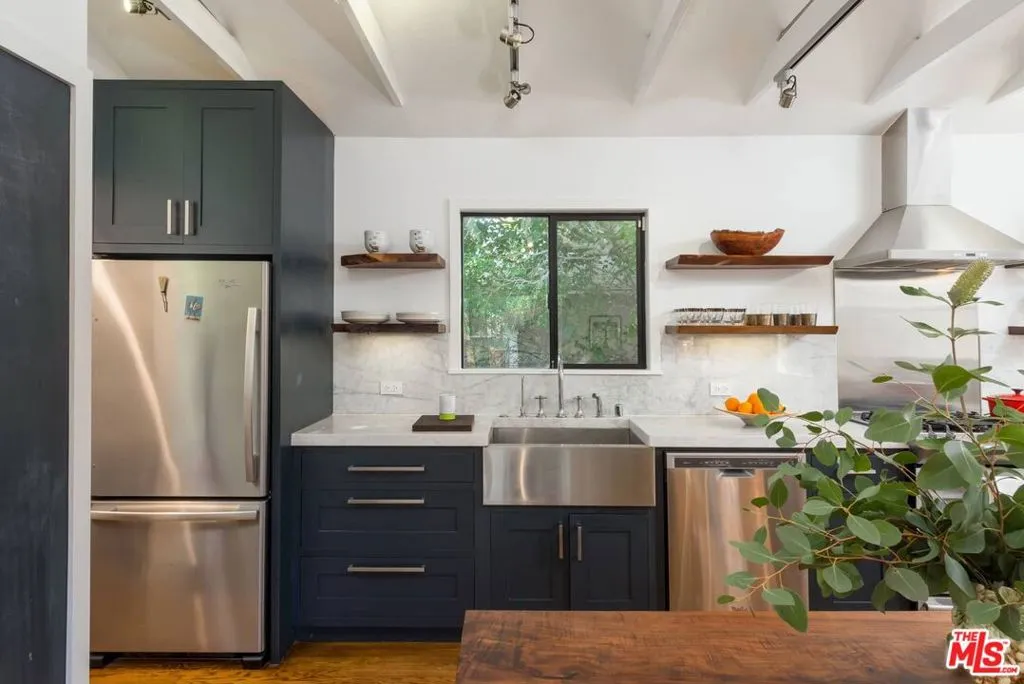 Venice, California 90291, United States, 1 Bedroom Bedrooms, ,1 BathroomBathrooms,Residential,Active,184361