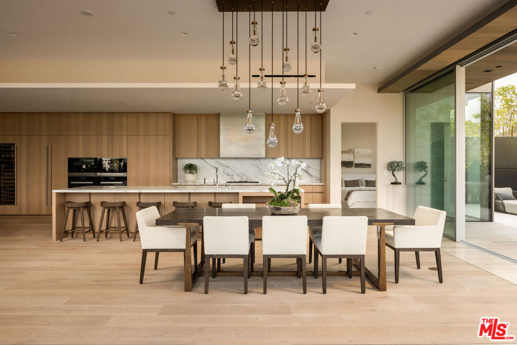 8899 Beverly Boulevard 4A