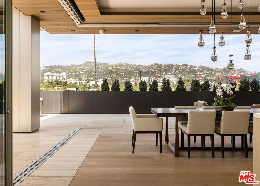 8899 Beverly Boulevard 4A