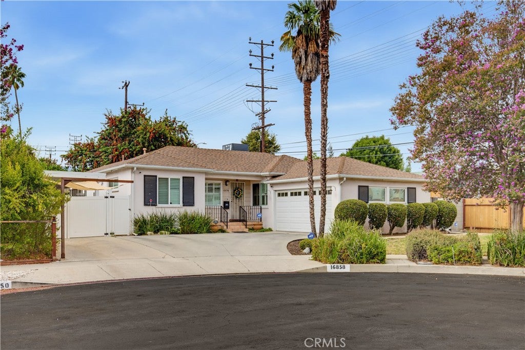 Photo of 16858 Weddington Street, Encino, CA 91436 (MLS # BB26177732)