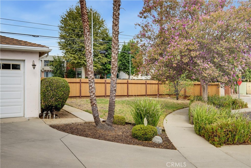 Photo of 16858 Weddington Street, Encino, CA 91436 (MLS # BB26177732)
