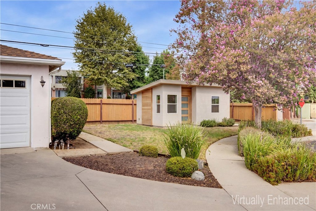 Photo of 16858 Weddington Street, Encino, CA 91436 (MLS # BB26177732)