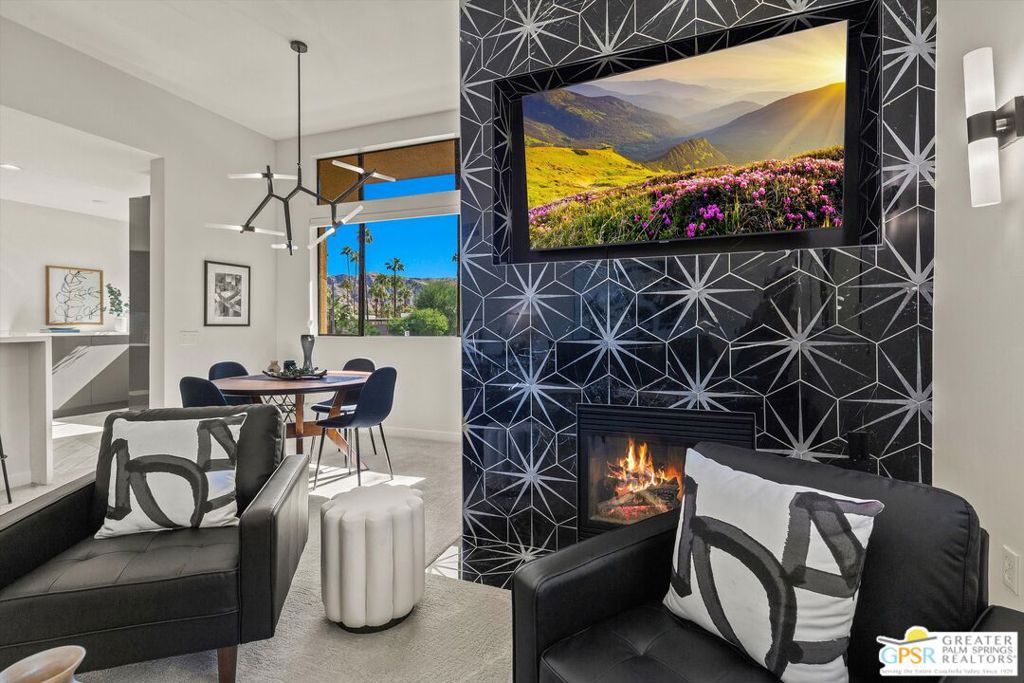 960 E Palm Canyon Drive 202
