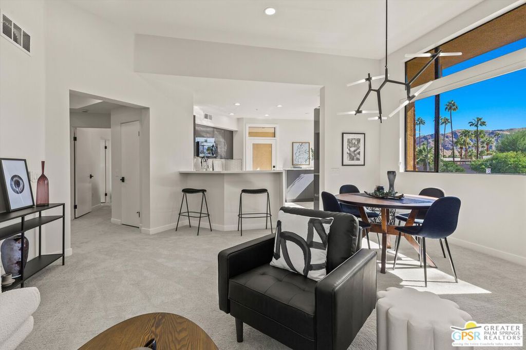 960 E Palm Canyon Drive 202