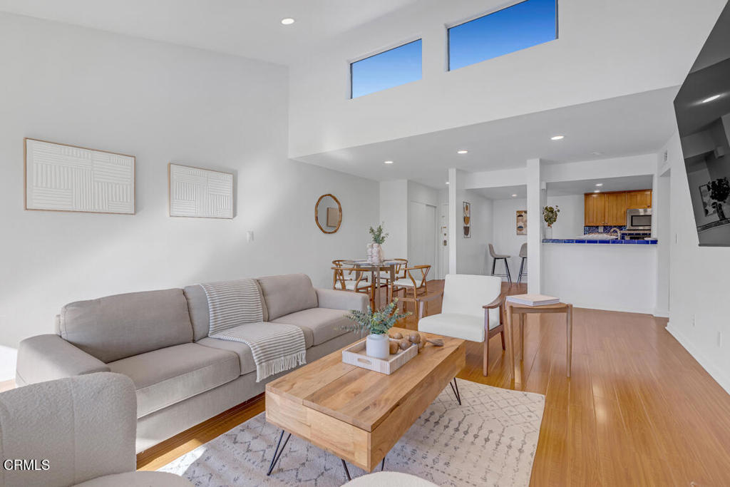 601 E California Boulevard 306