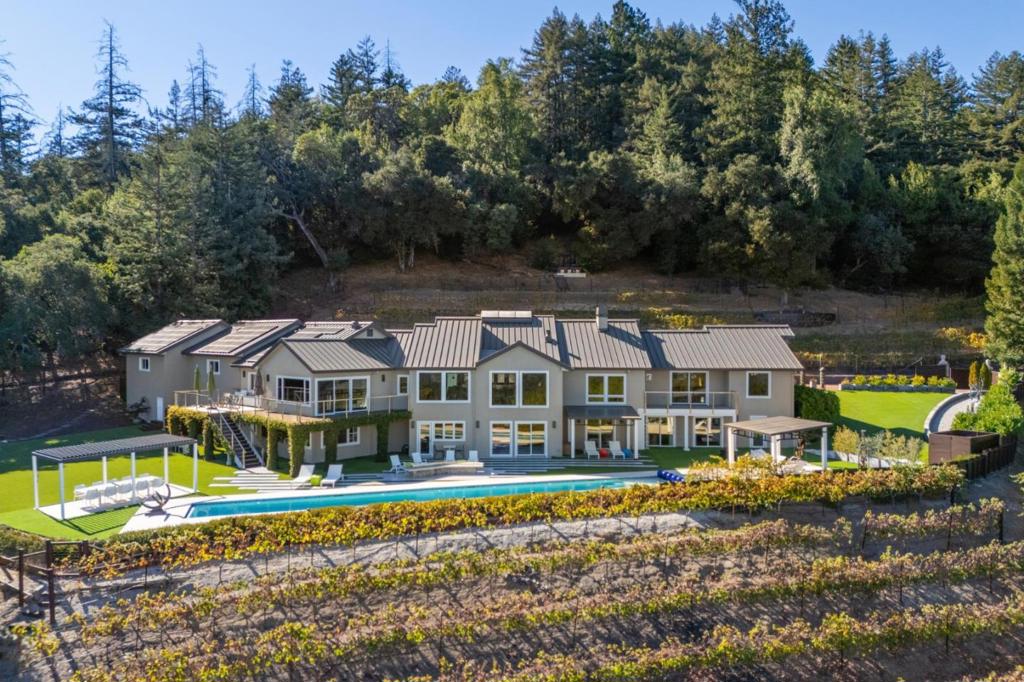 25 Oakhill Drive