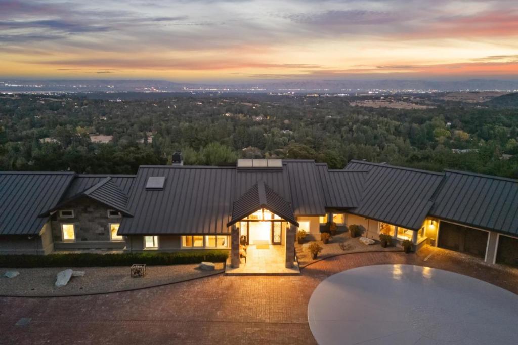 25 Oakhill Drive