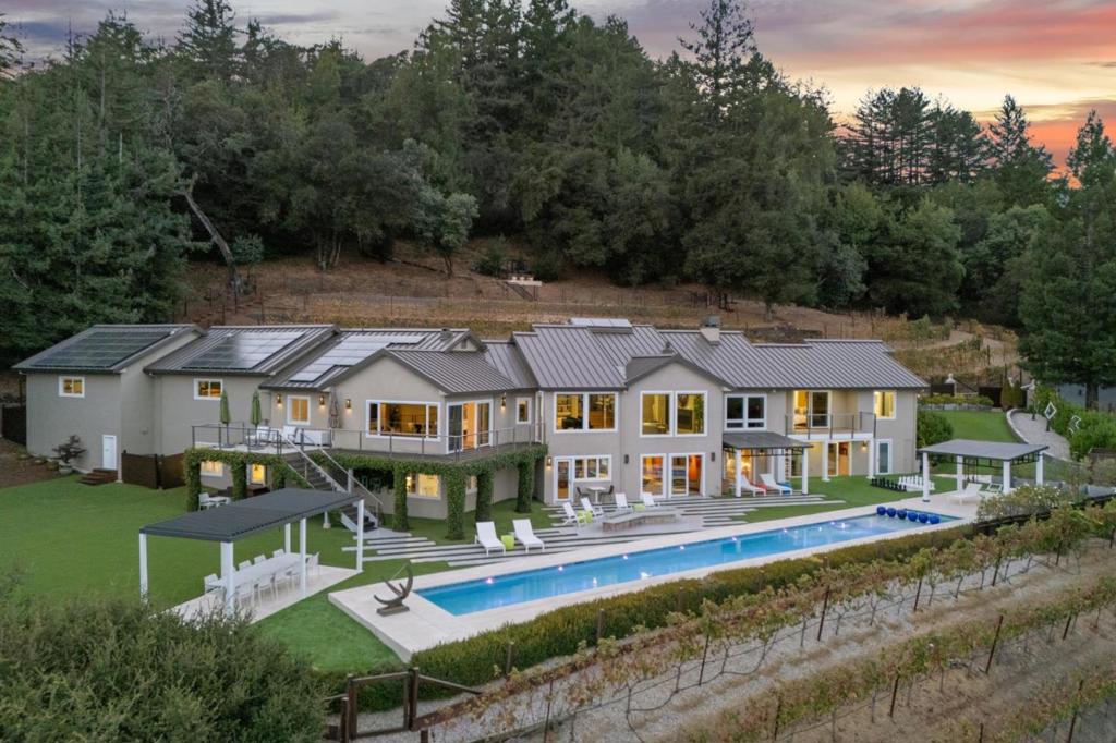 25 Oakhill Drive