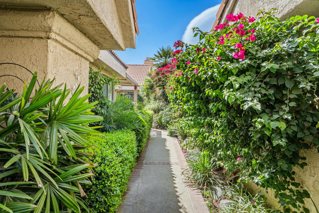 9 Acapulco Drive