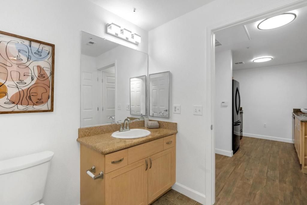 listing image 130728375303443447952