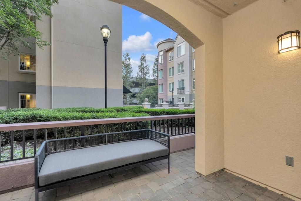listing image 130726216860953852537