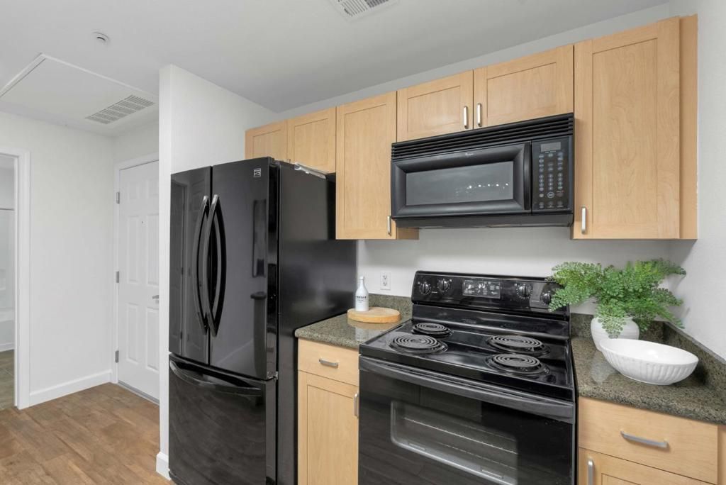 listing image 130727713869407049848