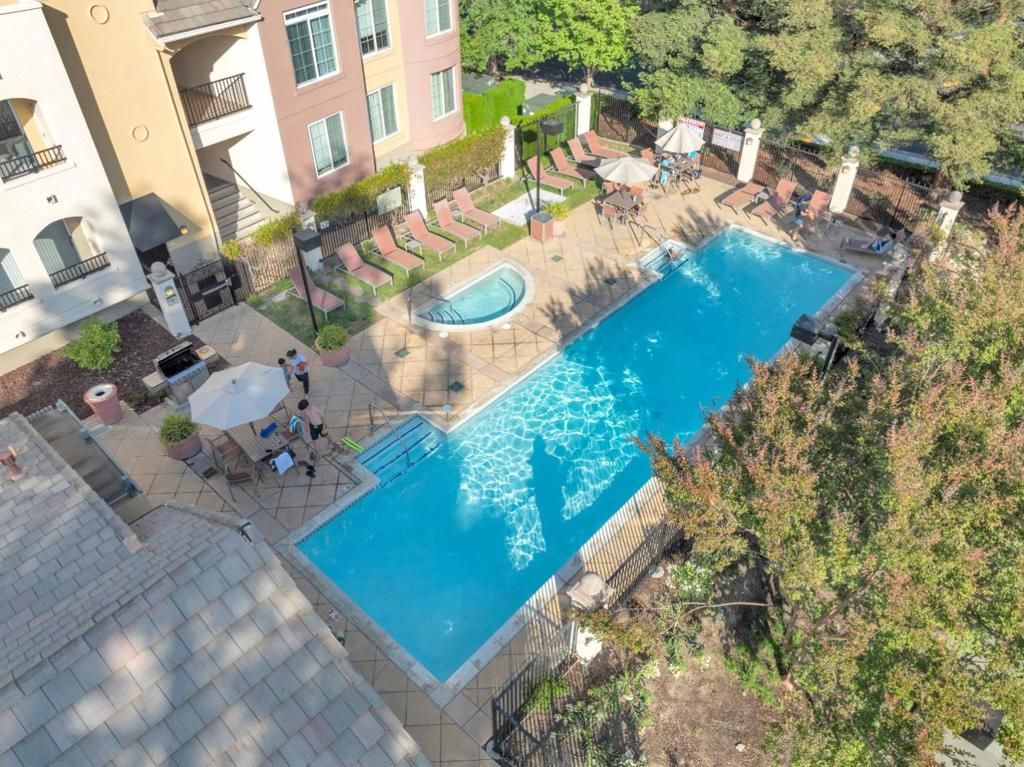 listing image 130720505418419564971