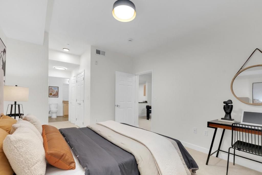 listing image 130725335939421337988