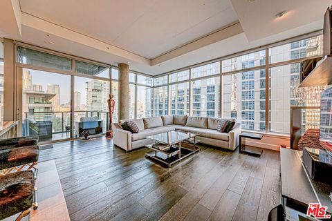 Photo of 1155 S Grand Avenue #1317, Los Angeles, CA 90015 (MLS # 26667239)