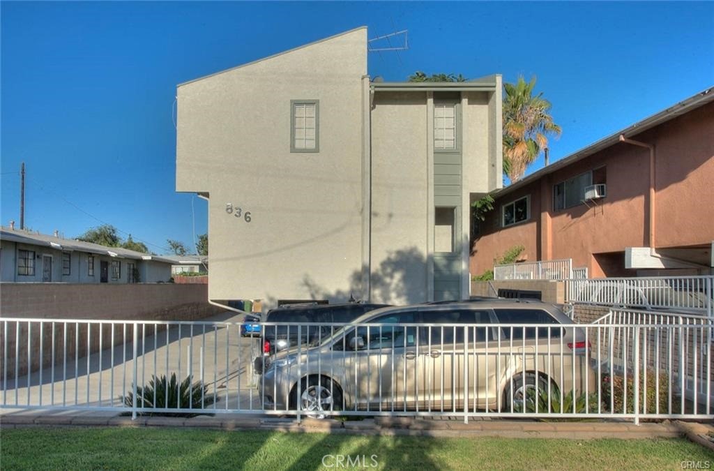 836 S Sierra Vista Avenue