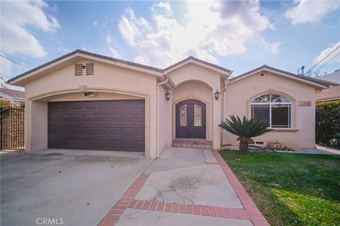 Photo of 13816 Bessemer Street, Van Nuys, CA 91401 (MLS # SR26018279)