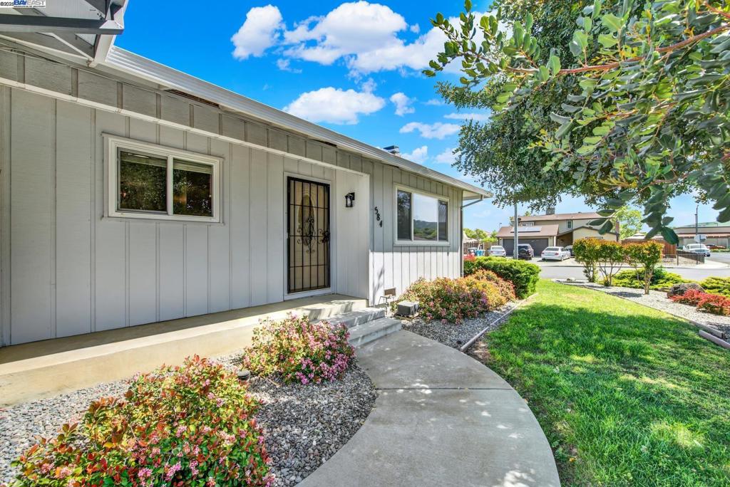 584 Greenwood Dr