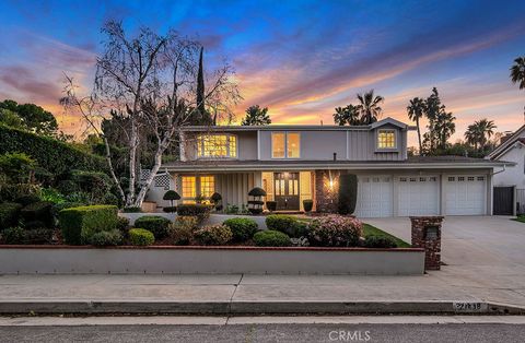 Photo of 21438 Mulholland Dr, Woodland Hills, CA 91364 (MLS # SR26052532)