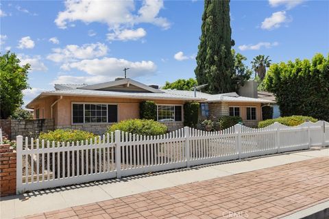 Photo of 16822 Lahey Street, Granada Hills, CA 91344 (MLS # SR26084561)