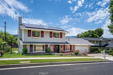 Photo of 23530 Fambrough Street, Newhall, CA 91321 (MLS # SR26089802)