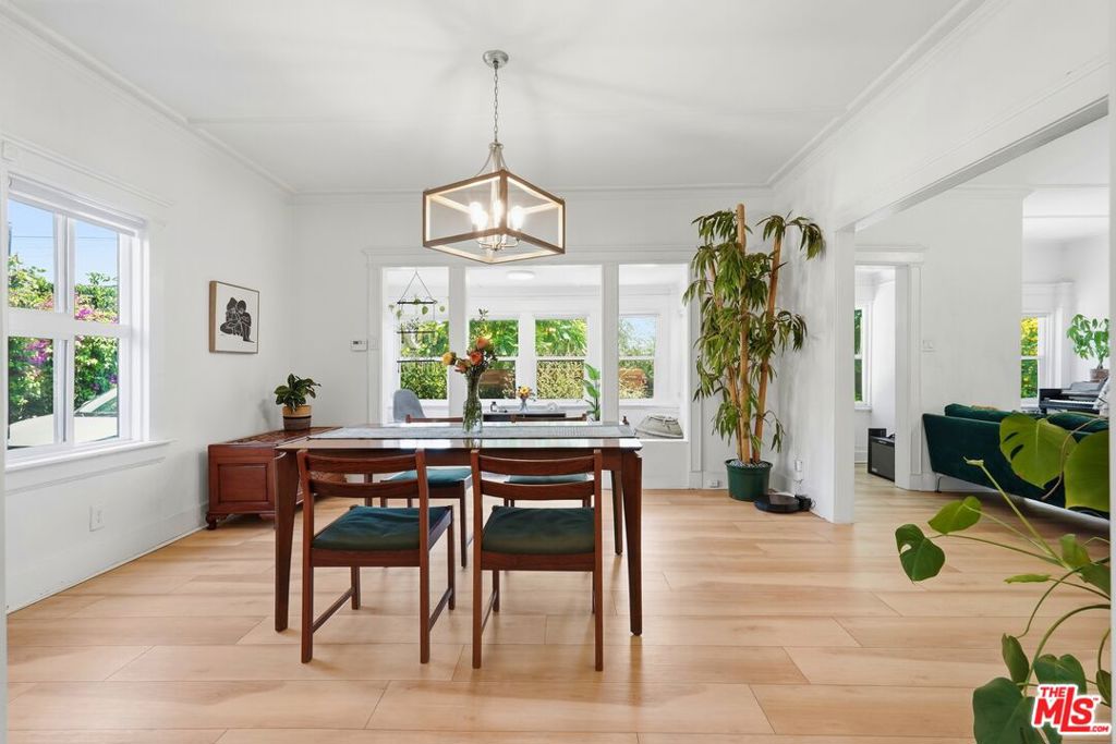 527 W 52nd Street