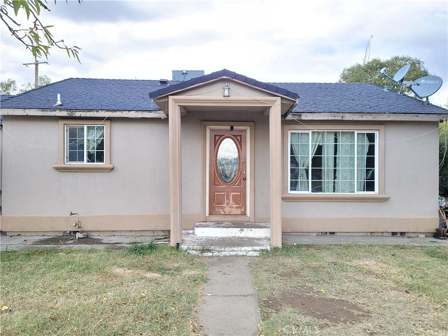 Charming Corner-Lot Home Near Schools!

Welcome to 1308 Pear St, a 3-bedroom, 2-bathroom home situated on a 7,003 sq. ft. corner lot near Maywood and Olive View Schools. This property features stucco siding, a carport, and a large side yard offering plenty of space for outdoor enjoyment or additional parking. Inside, you’ll love the open-concept kitchen and living room with tile flooring, while the bedrooms feature laminate flooring for easy maintenance. Stay comfortable year-round with central heating and air conditioning.



(Assessor records indicate 2 bedrooms and 1 bath; agent notes 3 bedrooms and 2 baths — buyer to verify all information to satisfaction.)