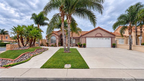 733 PERIWINKLE LN, PERRIS, CA 92571 - Image d2d12e4b22e622b383d2a73aacf14f77/3869806418