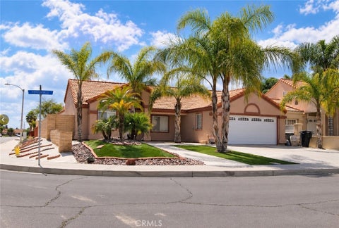 Photo of 733 Periwinkle LN, Perris, CA 92571 (MLS # IV26223266)
