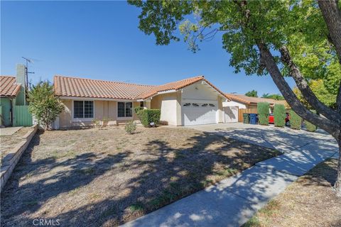 Photo of 1323 Kingswood Dr, Redlands, CA 92374 (MLS # IG25241547)