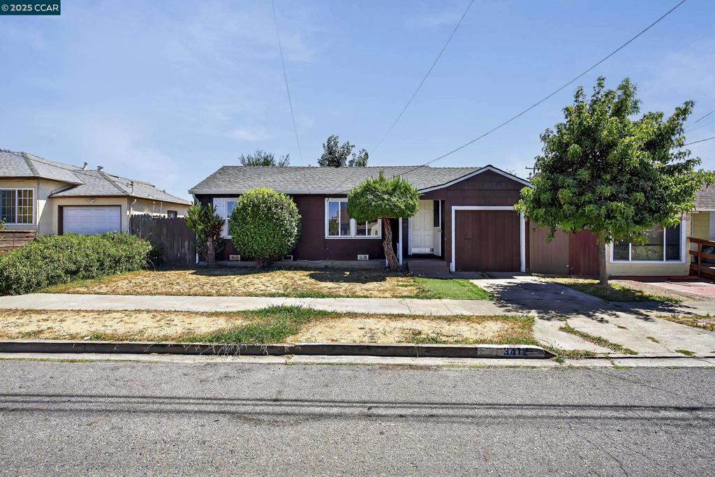 Great starter home in excellent North & East location. Huge lot 5000 square feet. One car attached garage. New windows, refinished floors, granite counters and stainless sink, new paint, new kitchen floor, new electric panel.