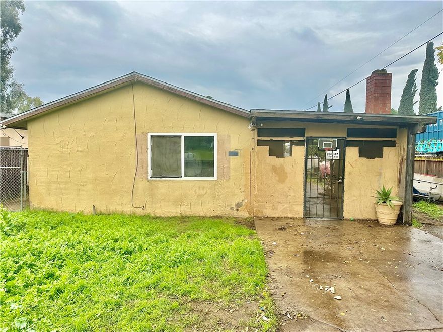 Investor special! 3-bedroom 1-bathroom home with additional covered patio and fireplace. Home sits on an oversized lot, offering the potential to build additional rental units. Property is conveniently located near freeway, Fresno Chaffee Zoo, and many shops/restaurants.