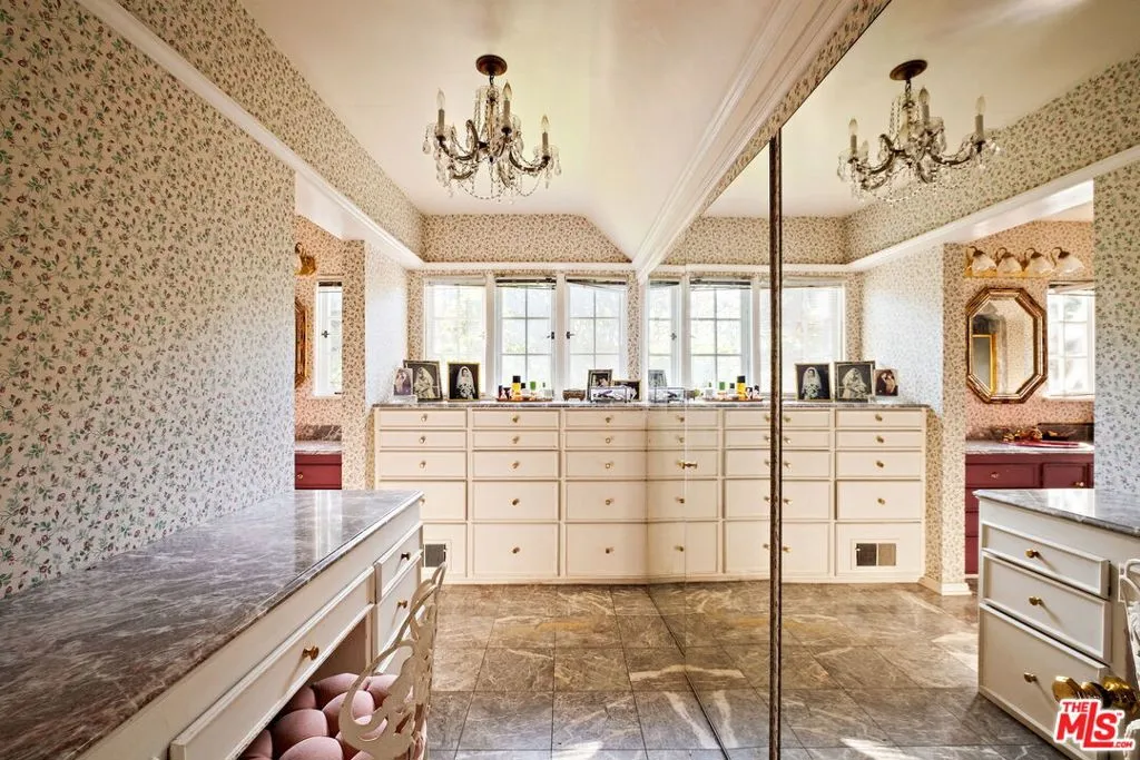 Los Angeles, California 90049, United States, 5 Bedrooms Bedrooms, ,7 BathroomsBathrooms,Residential,Active,248532