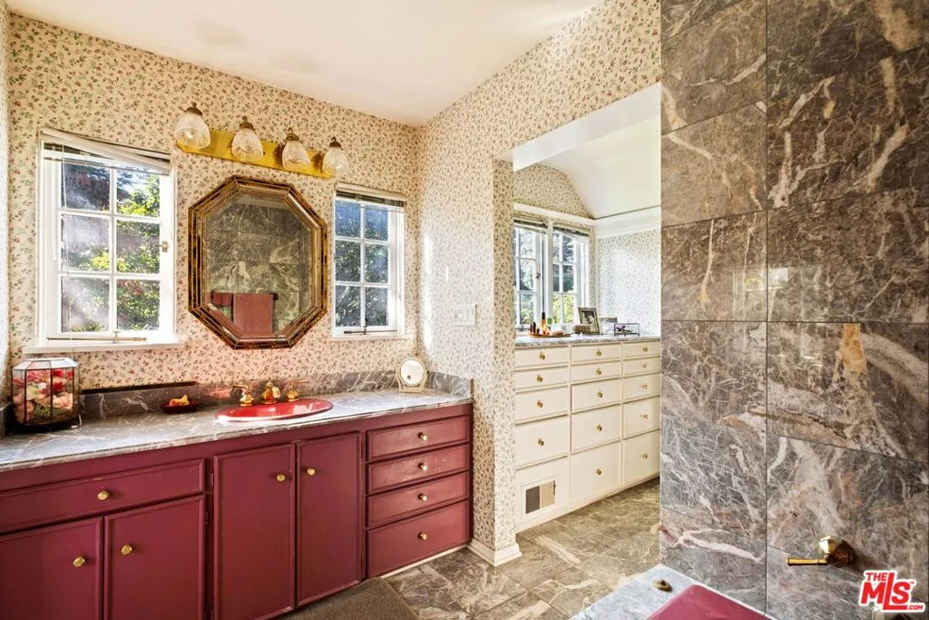 Los Angeles, California 90049, United States, 5 Bedrooms Bedrooms, ,7 BathroomsBathrooms,Residential,Active,248532