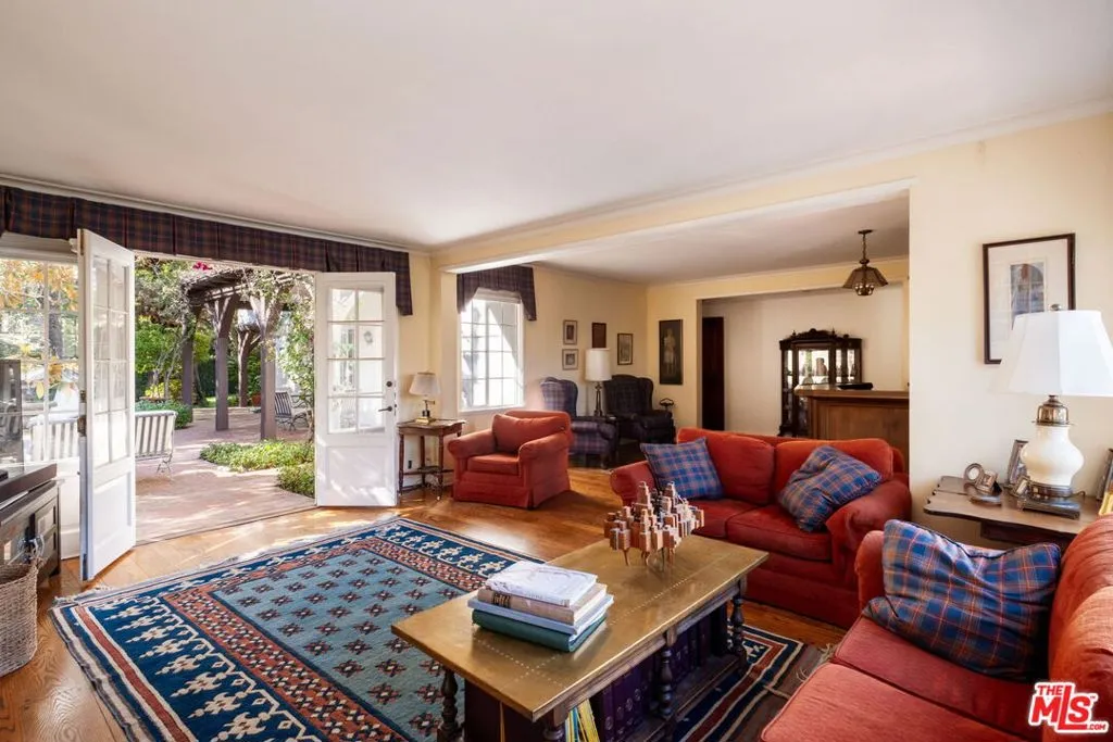 Los Angeles, California 90049, United States, 5 Bedrooms Bedrooms, ,7 BathroomsBathrooms,Residential,Active,248532