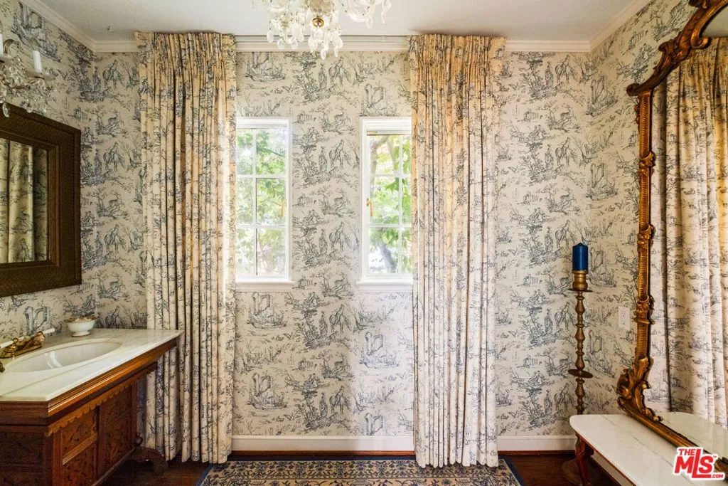 Los Angeles, California 90049, United States, 5 Bedrooms Bedrooms, ,7 BathroomsBathrooms,Residential,Active,248532