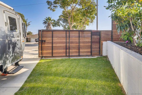 Tiny photo for 6037 Loma Vista Rd RD, Ventura, CA 93003 (MLS # 260024175SD)