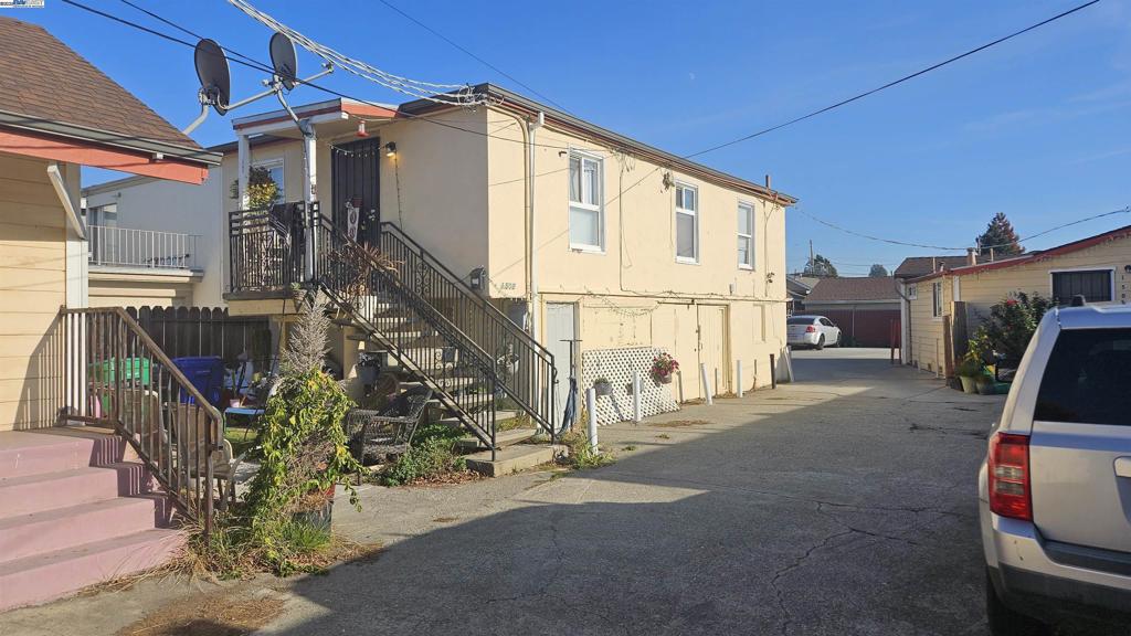 Elevate your investment portfolio with this stunning property boasting exceptional annual percentage returns. This well-maintained triplex offers ample parking and is ideally situated close to both the 238 and 580 freeways, providing the perfect blend of convenience and tranquility. Whether you choose to reside in the vacant front unit or rent it out for additional income, the possibilities are endless. The property also includes a spacious plot and storage room. All of this can be yours for just $1,180,000.