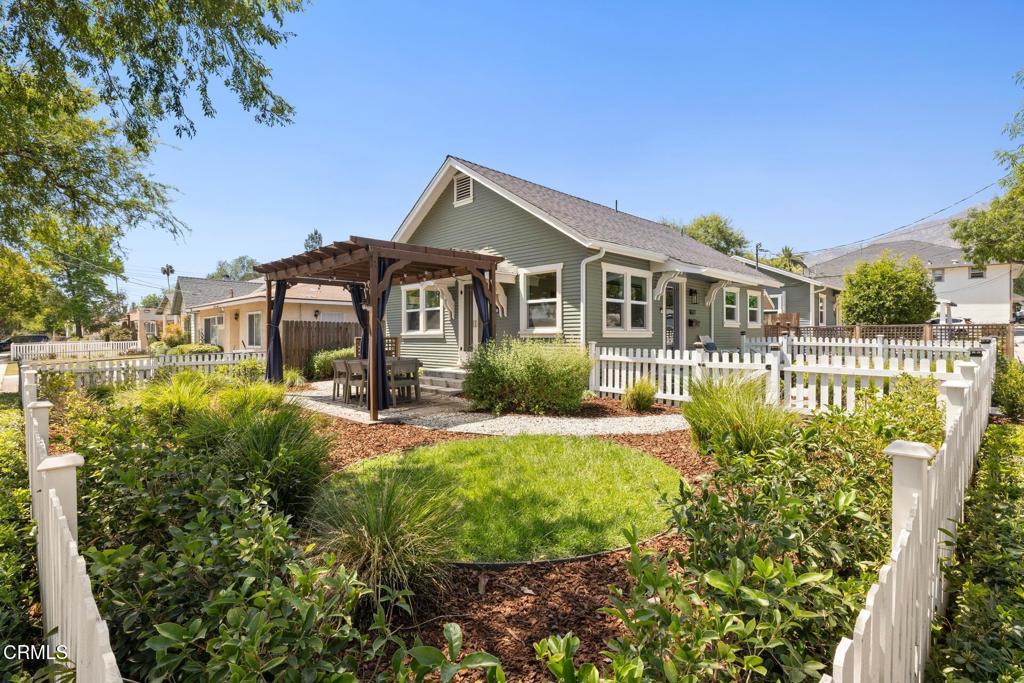 1677 N Sierra Bonita Avenue, Pasadena CA 91104