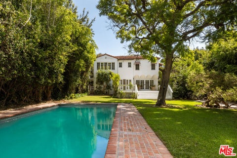 Photo of 925 N Rexford Drive, Beverly Hills, CA 90210 (MLS # 26873945)