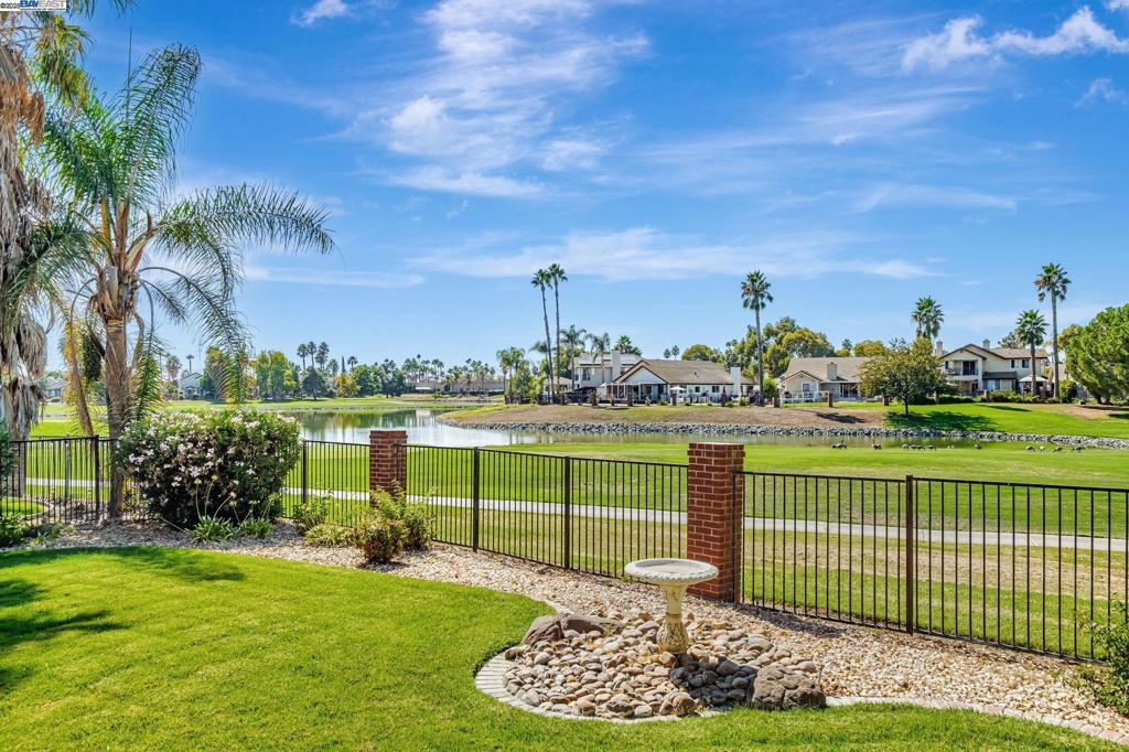 DISCOVERY BAY COUNTRY CLUB - Residential