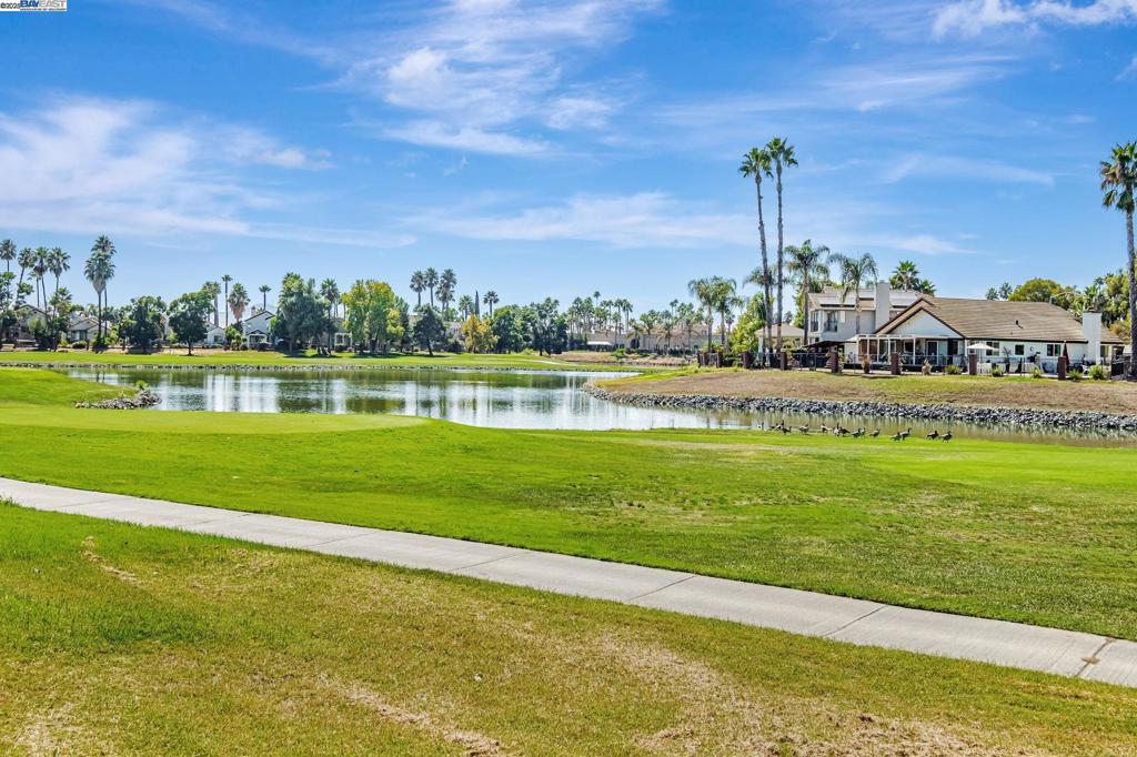 DISCOVERY BAY COUNTRY CLUB - Residential