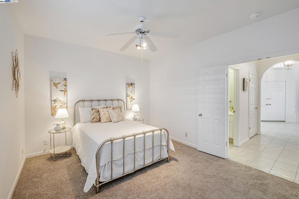DISCOVERY BAY COUNTRY CLUB - Residential