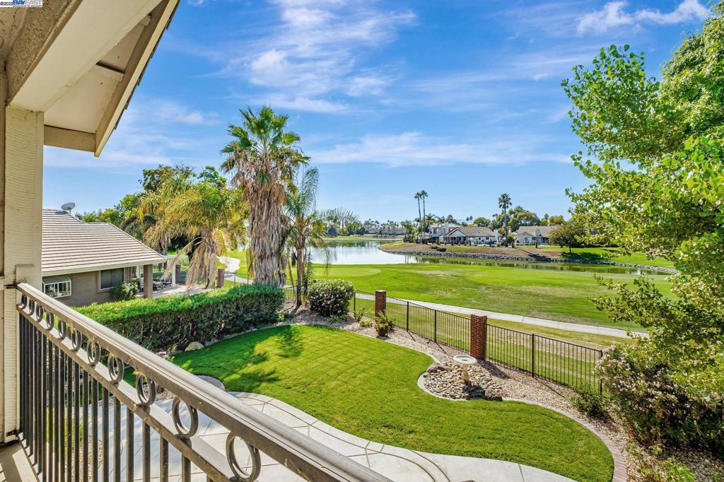 DISCOVERY BAY COUNTRY CLUB - Residential
